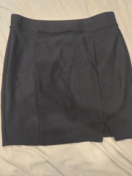 Dresses & Skirts - Classic Black Skirt